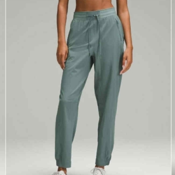 lululemon athletica Pants - Lululemon License To Train High-Rise Pant - Size 4